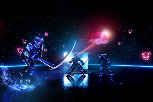 enSecure Cybersicherheit Drei blau beleuchtete Eishockeyspieler in einer allähnlichen Umgebung, der Puck sowie böse schauende Gesichter im Hintergrund sind neonrot hervorgehoben