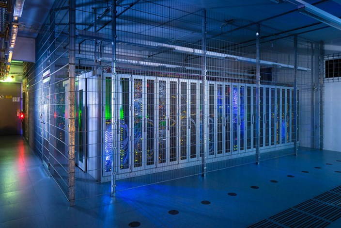 Datacenter Sicherheitsraum Aufnahme eines Sicherheitsraums mit Serverschränken im Datacenter