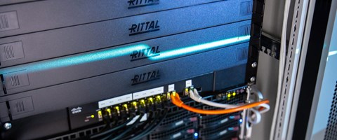 enviaTel_Datacenter_Leipzig_Höheneinheit_Detail Detailansicht mehrerer Server-Blades im Datacenter Leipzig der envia TEL