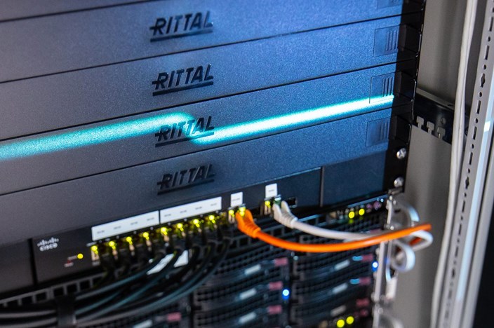 enviaTel_Datacenter_Leipzig_Höheneinheit_Detail Detailansicht mehrerer Server-Blades im Datacenter Leipzig der envia TEL