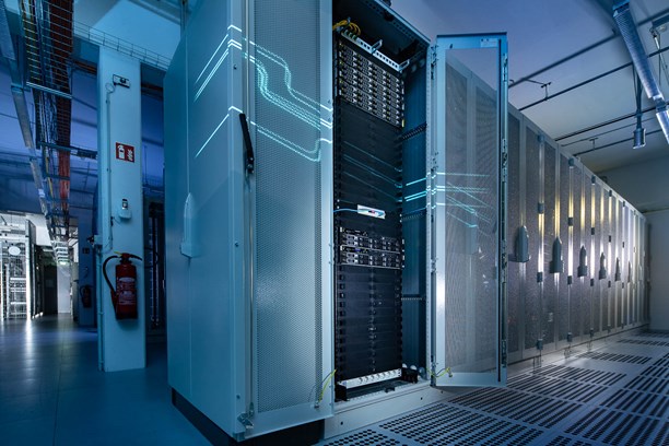 Technikschrank Datacenter Leipzig beleuchteter Technikschrank im Datacenter Leipzig