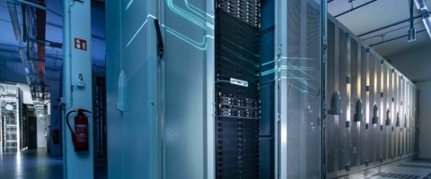 Technikschrank-DataCenter Offener Technikschrank im Rechenzentrum