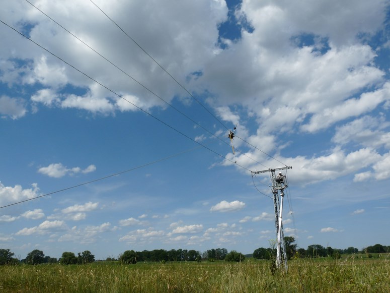 SkyWrap-Technologie Luftverkabelungstechnologie der Firma AFL Telecommunications GmbH