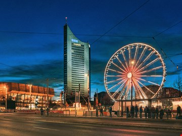 DE-CIX Leipzig Augustusplatz in Leipzig mit Unriese und Riesenrad