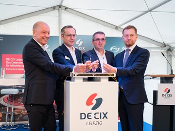 Eröffnung DE-CIX-Leipzig Datacenter Eröffnungsveranstaltung zum DE-CIX Leipzig mit dem Ministerpräsidenten von Sachsen, Michael Kretschmer, Dr. Thomas King, Technikvorstand bei DE-CIX, Dr. Stephan Lowis, Vorstandsvorsitzender der envia Gruppe & Stephan Drescher, envia TEL-Geschäftsführer