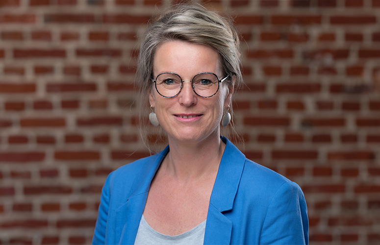 Breitbildporträt von Sandra Warg