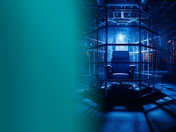 Whitepaper Chefsache-IT-Sicherheit Ein Bürostuhl steht in einem geschlossenen Raum aus Glas, der blau ausgeleuchtet ist