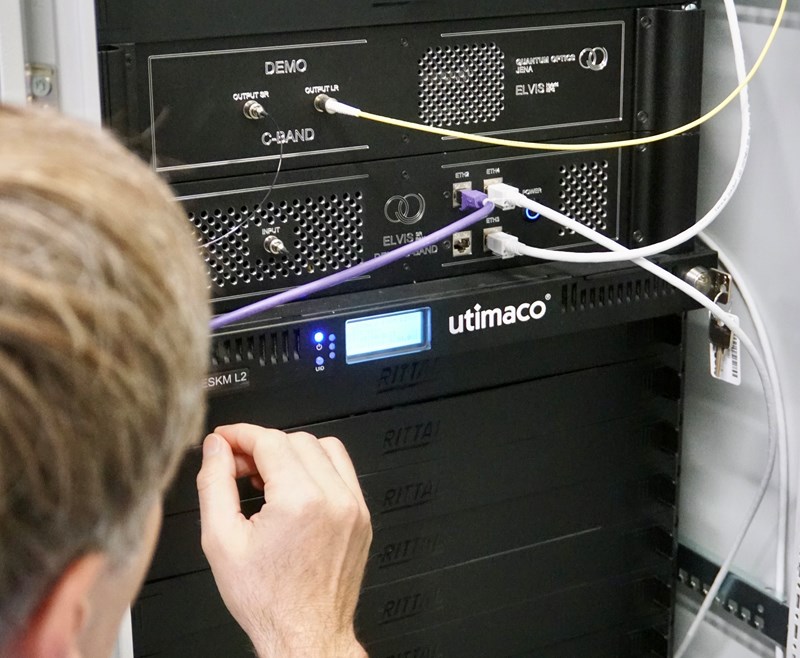 Quantenverschlüsselungs-Technik im Datacenter Leipzig 2 von envia TEL