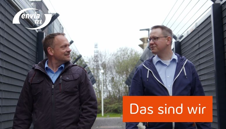 Mit Highspeed durch das Network Operations Center (NOC) Mitarbeiter Marcus Trommer und Adrian Schuster der envia TEL GmbH