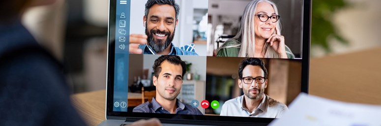 Smart Services Videoanruf mit vier Teilnehmern am Computer