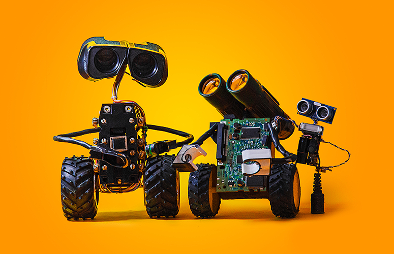 Refurbished Hardware – die zukunftsträchtige Green-IT Refurbished Hardware. Bild zeigt drei kleine Roboter