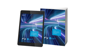 Vorfahrt auf der Datenautobahn in die Cloud Grafik des Whitepapers der envia TEL dargestellt auf einem Tablet und Buch