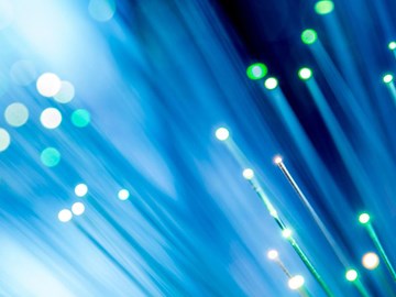 Die Vorteile von Glasfaser Ein Bündel leuchtender Glasfasern