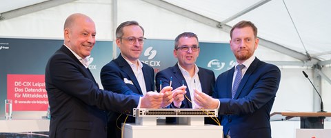 Eröffnungs_DE-CIX-Leipzig_dtacenter-Leipzig_enviaTEL Eröffnungsveranstaltung zum DE-CIX Leipzig mit dem Ministerpräsidenten von Sachsen, Michael Kretschmer, Dr. Thomas King, Technikvorstand bei DE-CIX, Dr. Stephan Lowis, Vorstandsvorsitzender der envia Gruppe & Stephan Drescher, envia TEL-Geschäftsführer