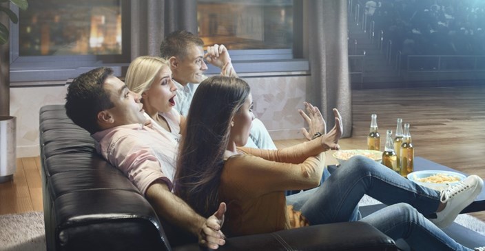 Banner IPTV-Kampagne Römer schreiten aus dem TV lebensnahe TV Erfahrung