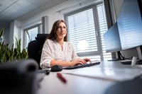 Ausbildung bei envia TEL Auszubildende arbeitet am Computer