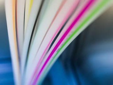 Infrastruktur für Wiederverkäufer Glasfaserkabel mit bunten Fasern