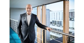 Stephan Drescher Geschäftsführer der envia TEL GmbH Stephan Drescher Geschäftsführer der envia TEL GmbH