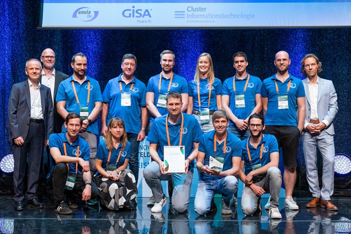 Preisverleihung IQ Innovationspreis Das Team der Quantum Optics Jena GmbH mit den Preisstiftern der envia TEL und der GISA GmbH