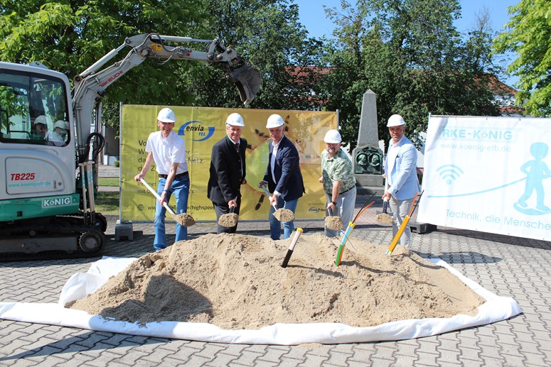 Spatenstich Glasfaserausbau Neukieritzsch Aufnahme des Spatenstichs zum Glasfaserausbau in Neukieritzsch