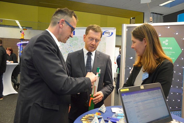 envia TEL auf dem BVMW Wirtschaftstag Sächsischer Ministerpräsident zu Gast am envia TEL Messestand